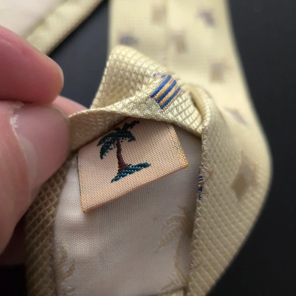 Tommy Bahama Off Island Necktie Mens Yellow‎ Silk Deck Chair Beach Pattern 58